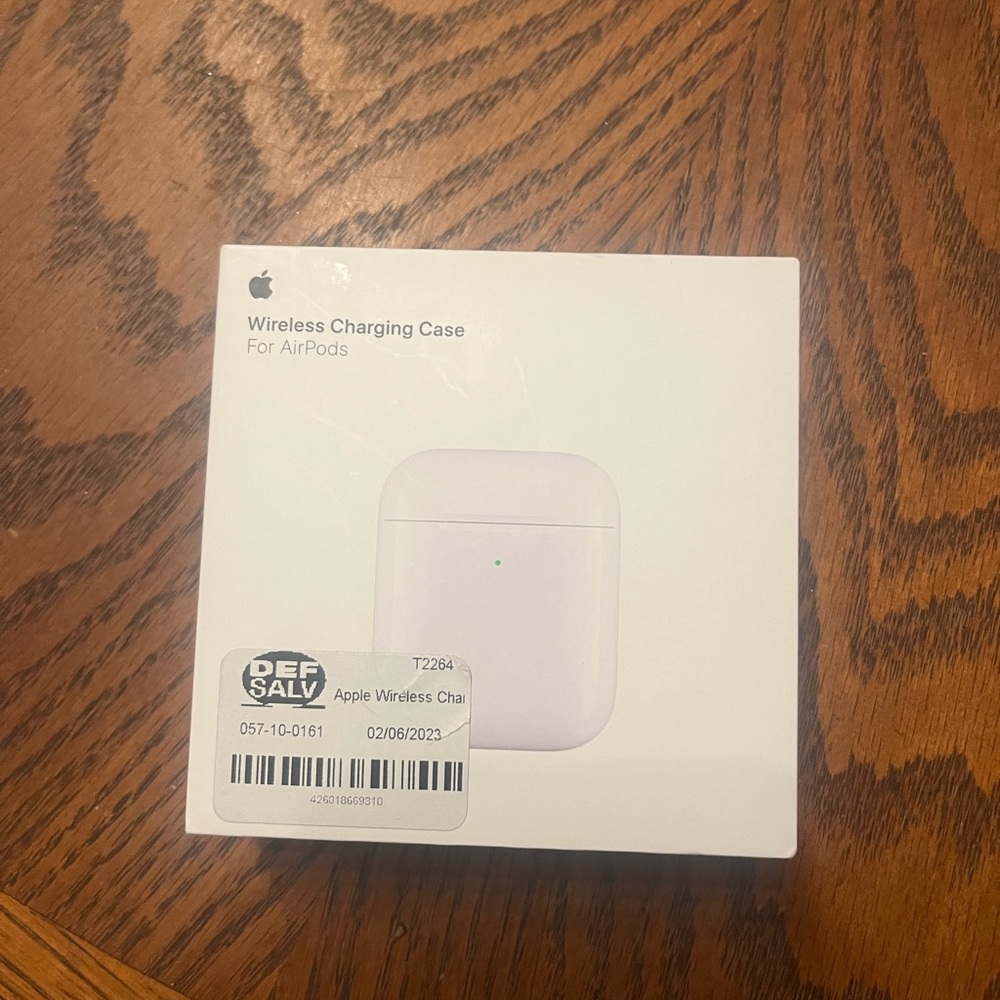 AirPod Charging Case (doesn’t include AirPods)